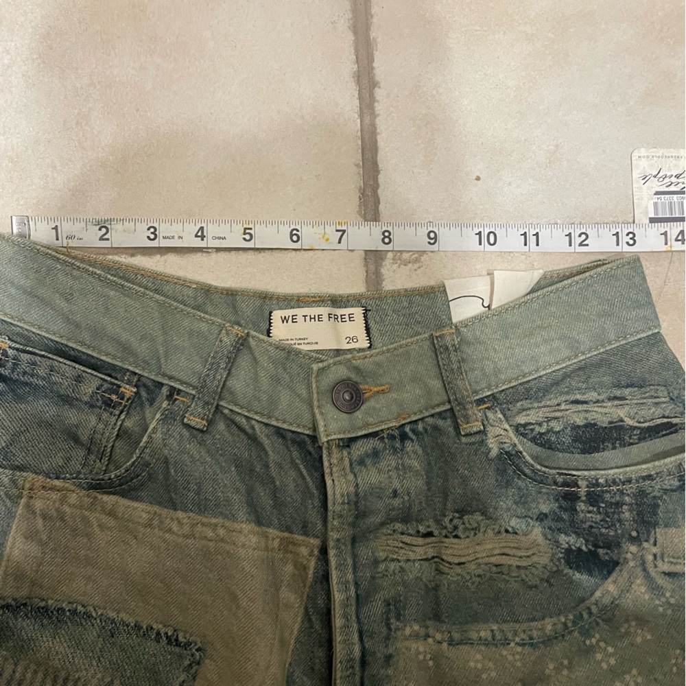 Free People Illusions 
Patchwork Relaxed Barrel Jeans
Indigo Size 26 NWT RARE - Picture 4 of 14